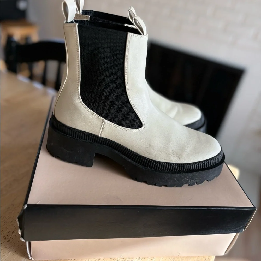 BCBGeneration elegant ankle